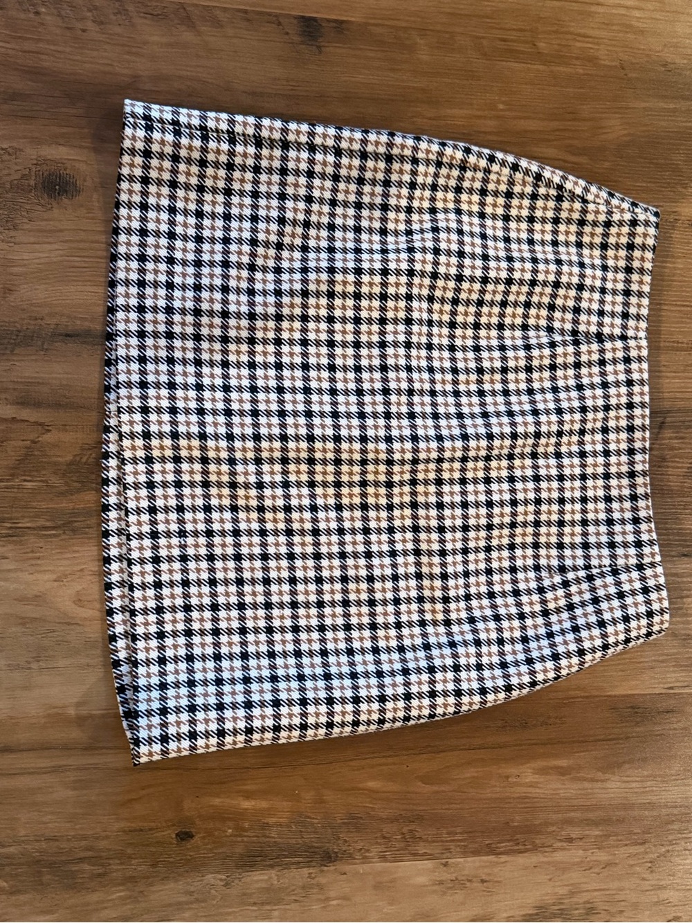 H&M Black and White Houndstooth Mini Skirt